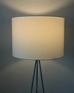 Sale Beliani Lampada da pavimento VISTULA Metallo Argento Bianco Argento