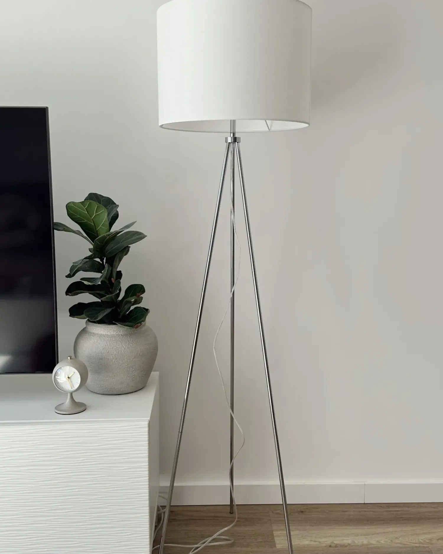 Sale Beliani Lampada da pavimento VISTULA Metallo Argento Bianco Argento