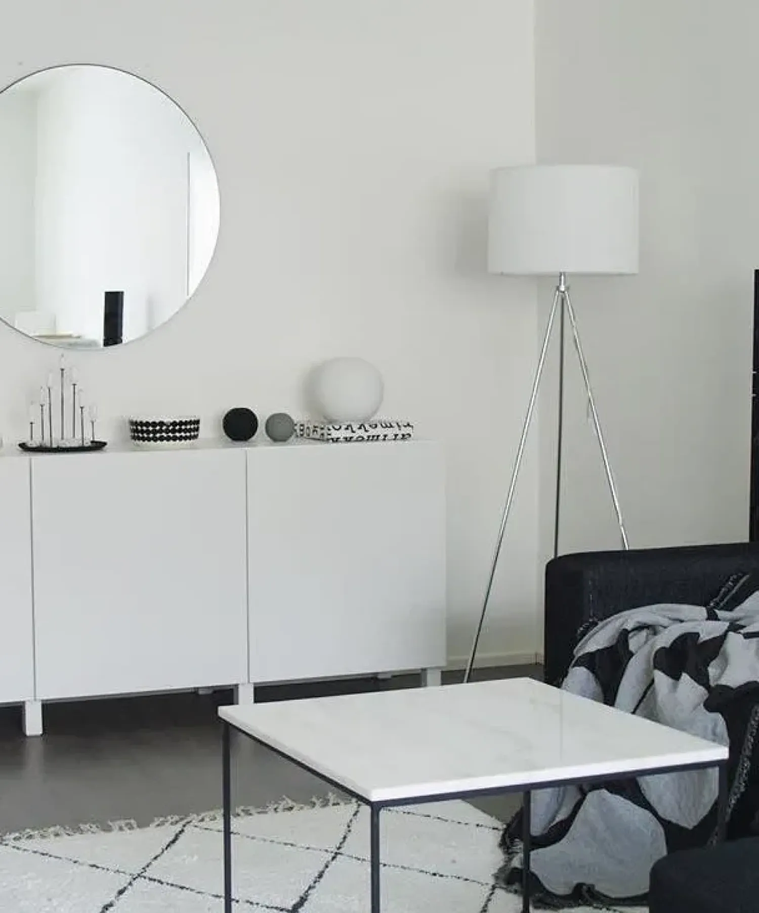 Sale Beliani Lampada da pavimento VISTULA Metallo Argento Bianco Argento