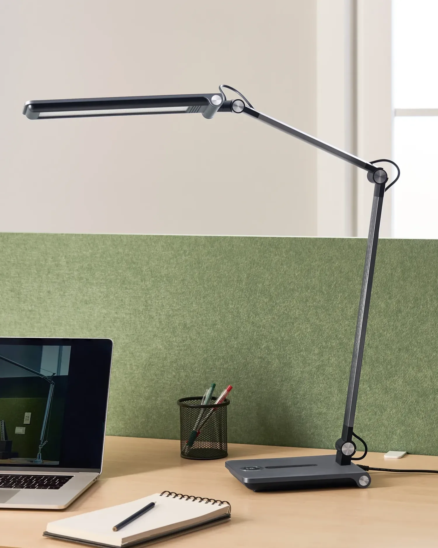 Beliani Lampada da scrivania a LED AQUILA con dimmer Grigio