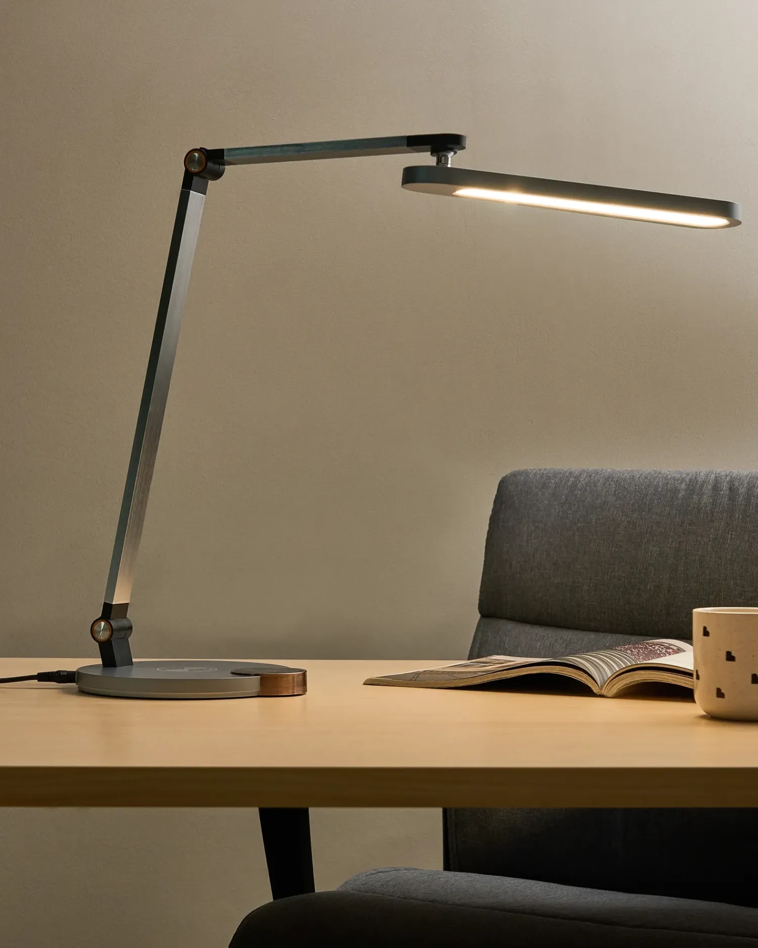 New Beliani Lampada da scrivania a LED CAROY con Caricatore wireless Grigio