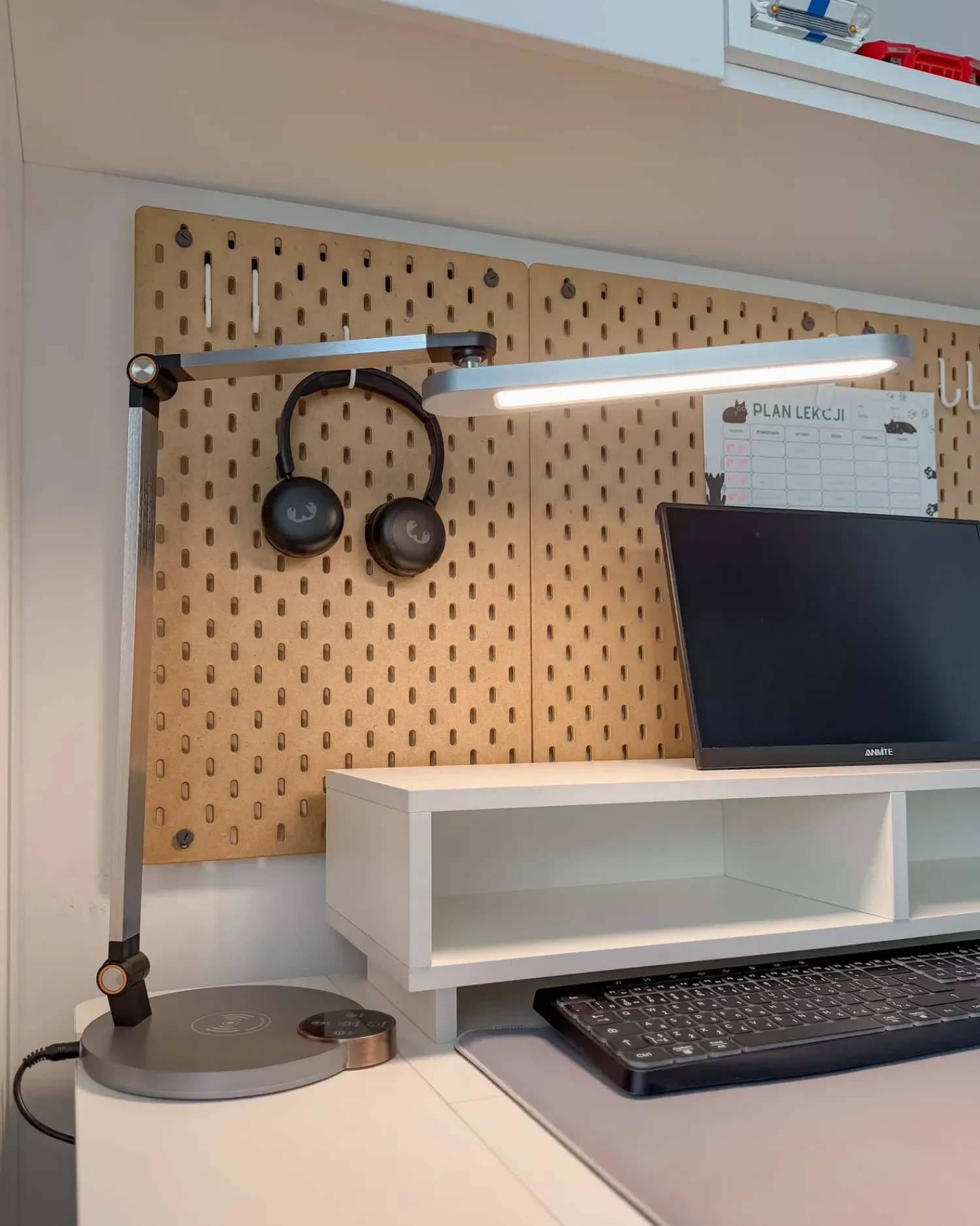 New Beliani Lampada da scrivania a LED CAROY con Caricatore wireless Grigio
