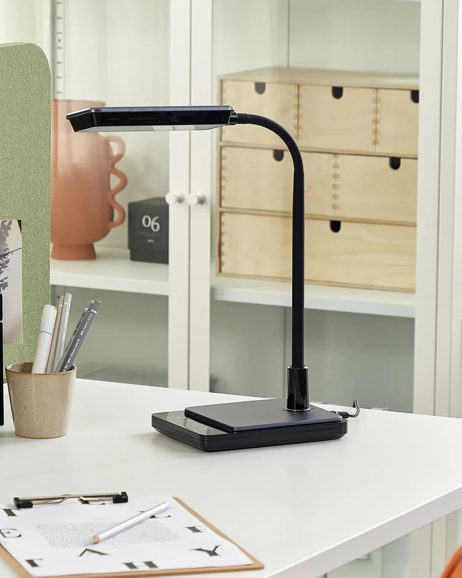 New Beliani Lampada da scrivania a LED CENTAURUS con dimmer Metallo Nero
