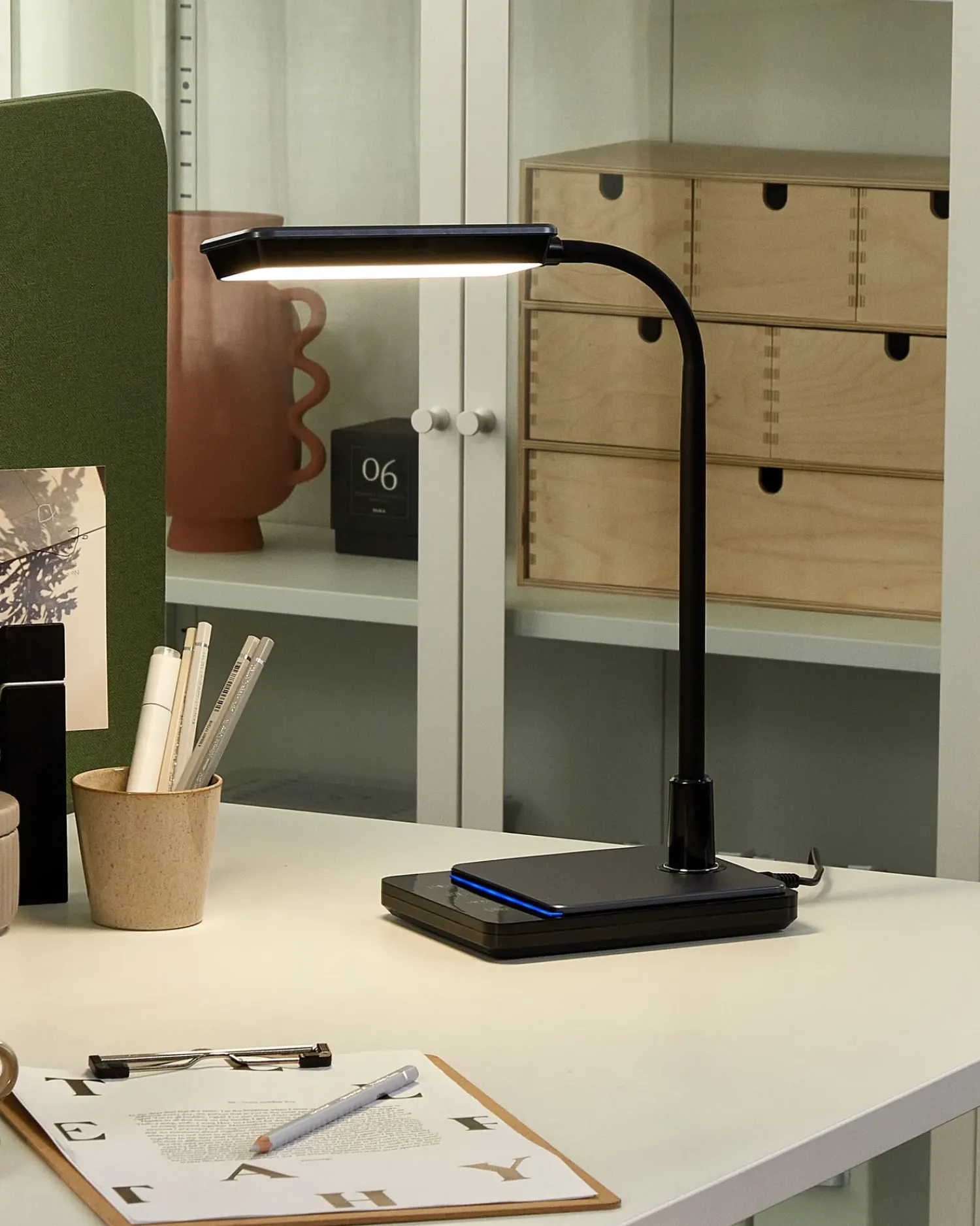 New Beliani Lampada da scrivania a LED CENTAURUS con dimmer Metallo Nero