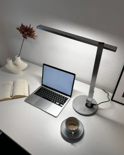 New Beliani Lampada da scrivania a LED CETUS con dimmer Argento