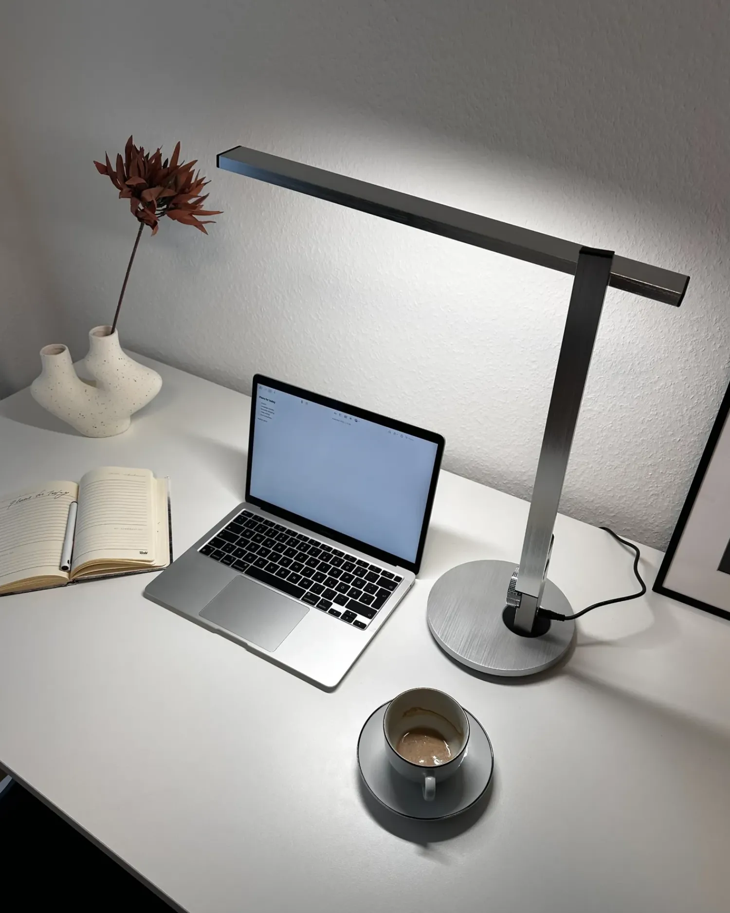 New Beliani Lampada da scrivania a LED CETUS con dimmer Argento