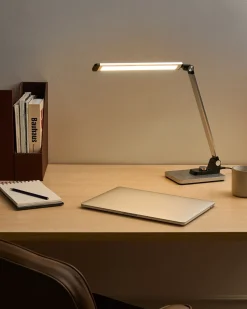 Clearance Beliani Lampada da scrivania a LED ENIF con Caricatore wireless Argento