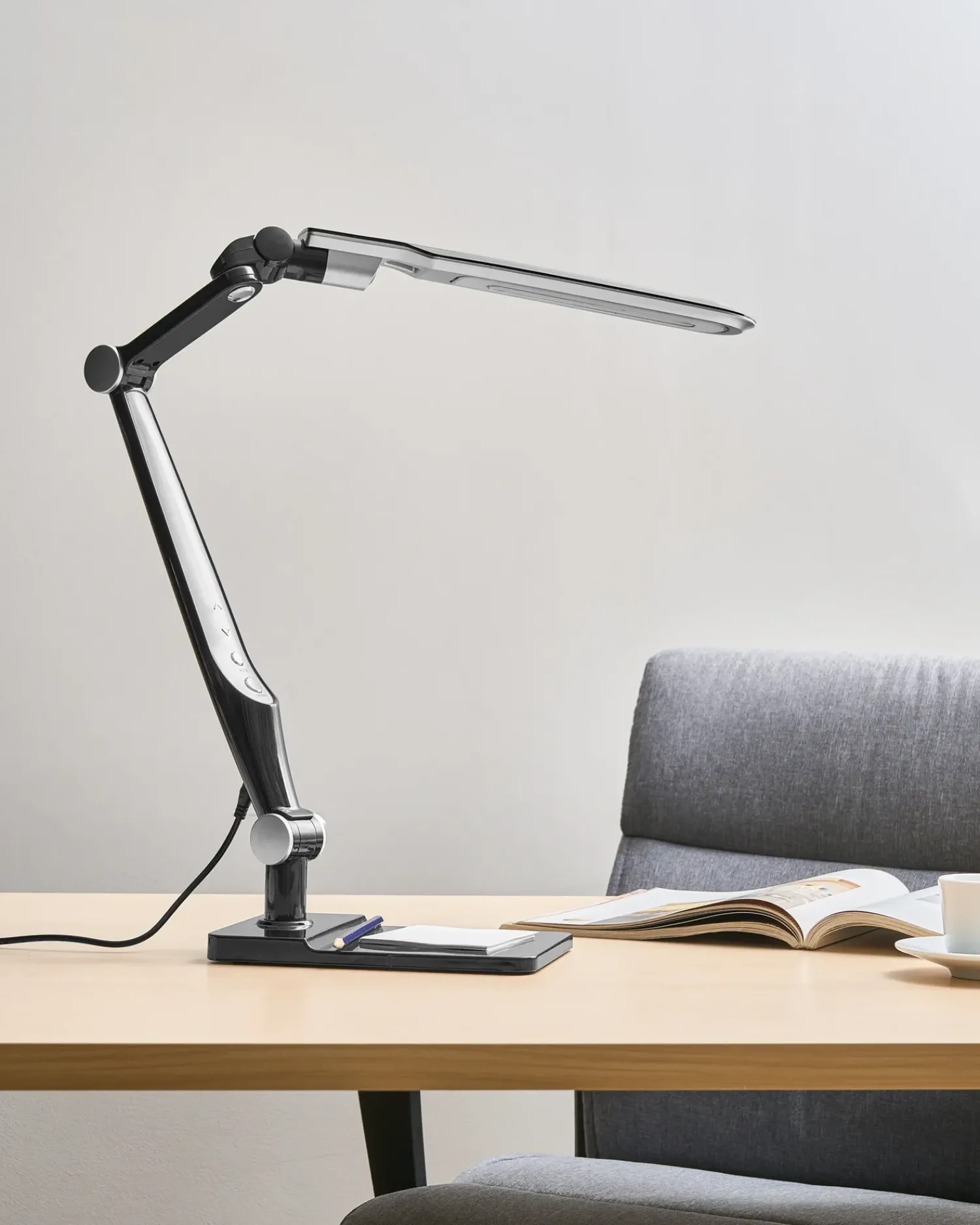Best Beliani Lampada da scrivania a LED PEGASI con dimmer Nero Argento Nero