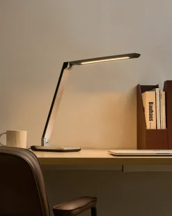 Beliani Lampada da scrivania a LED PICTOR con dimmer Argento