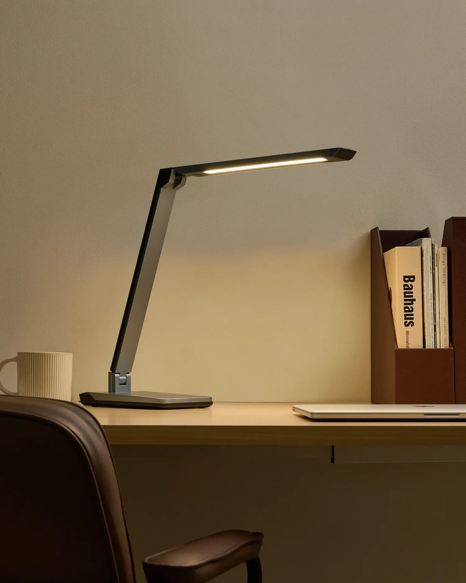 Clearance Beliani Lampada da scrivania a LED PICTOR con dimmer scuro Grigio
