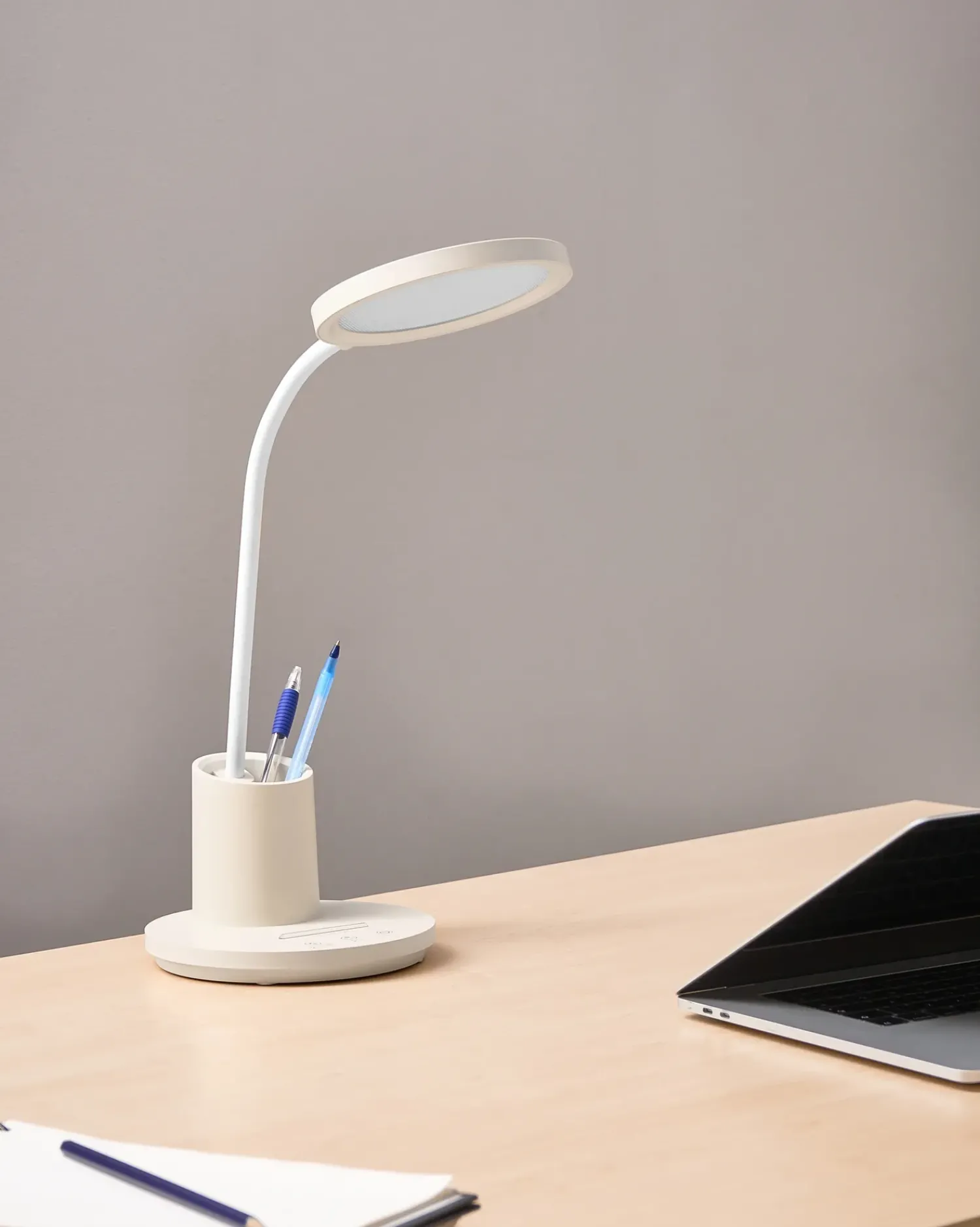 Hot Beliani Lampada da scrivania a LED VELA con dimmer chiaro Beige