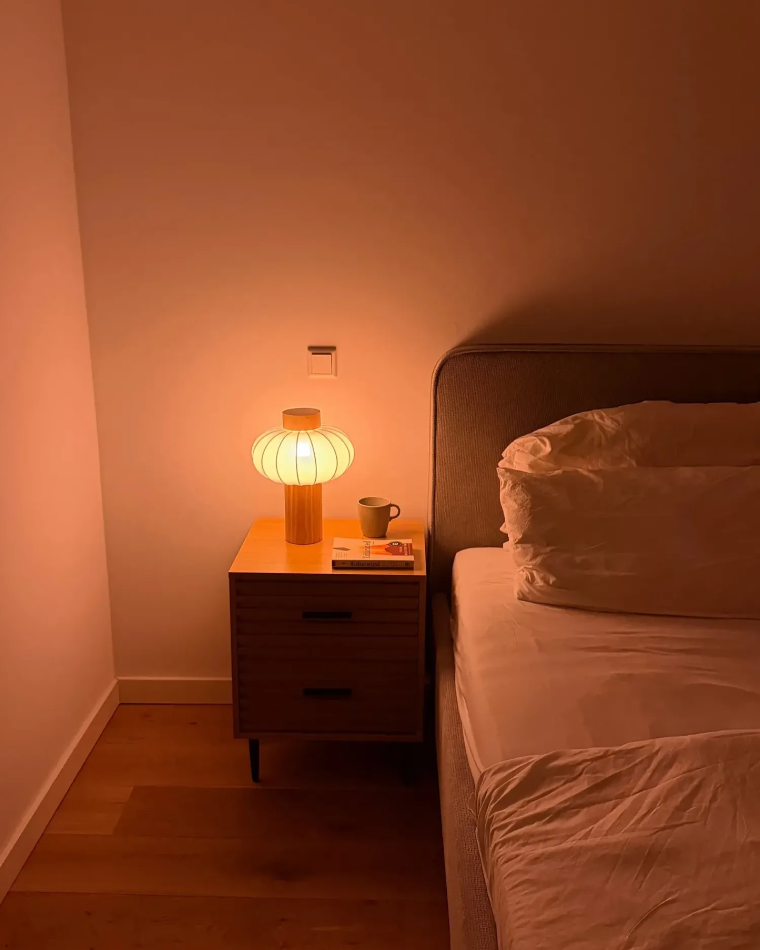 Outlet Beliani Lampada da tavolo ABENS Legno Marrone chiaro Bianco Marrone