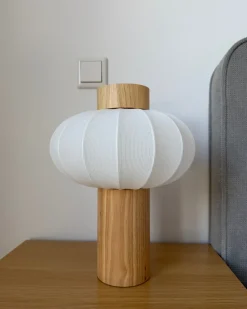 Outlet Beliani Lampada da tavolo ABENS Legno Marrone chiaro Bianco Marrone
