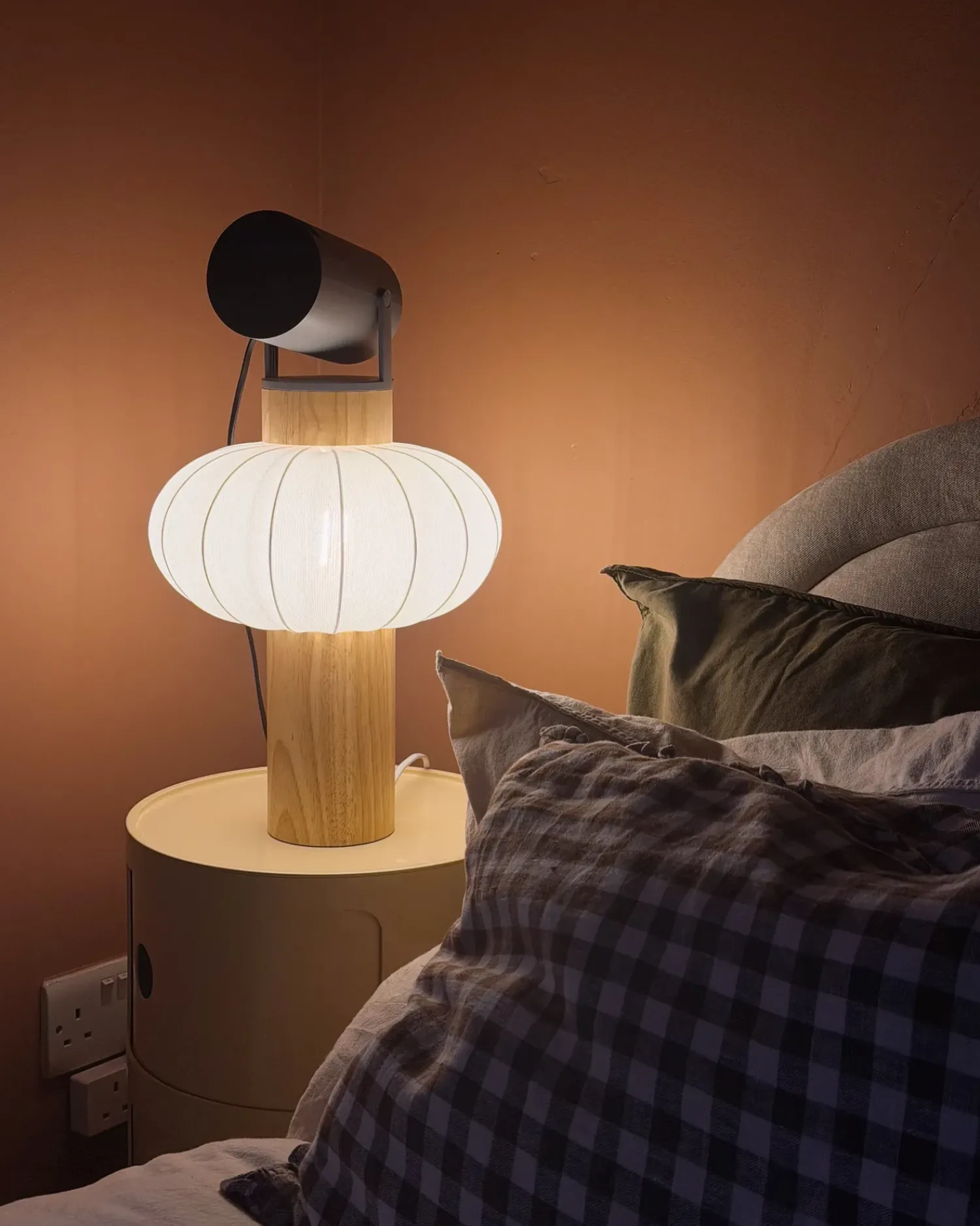 Outlet Beliani Lampada da tavolo ABENS Legno Marrone chiaro Bianco Marrone