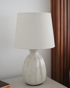 Beliani Lampada da tavolo AGUAN Ceramica chiaro Beige