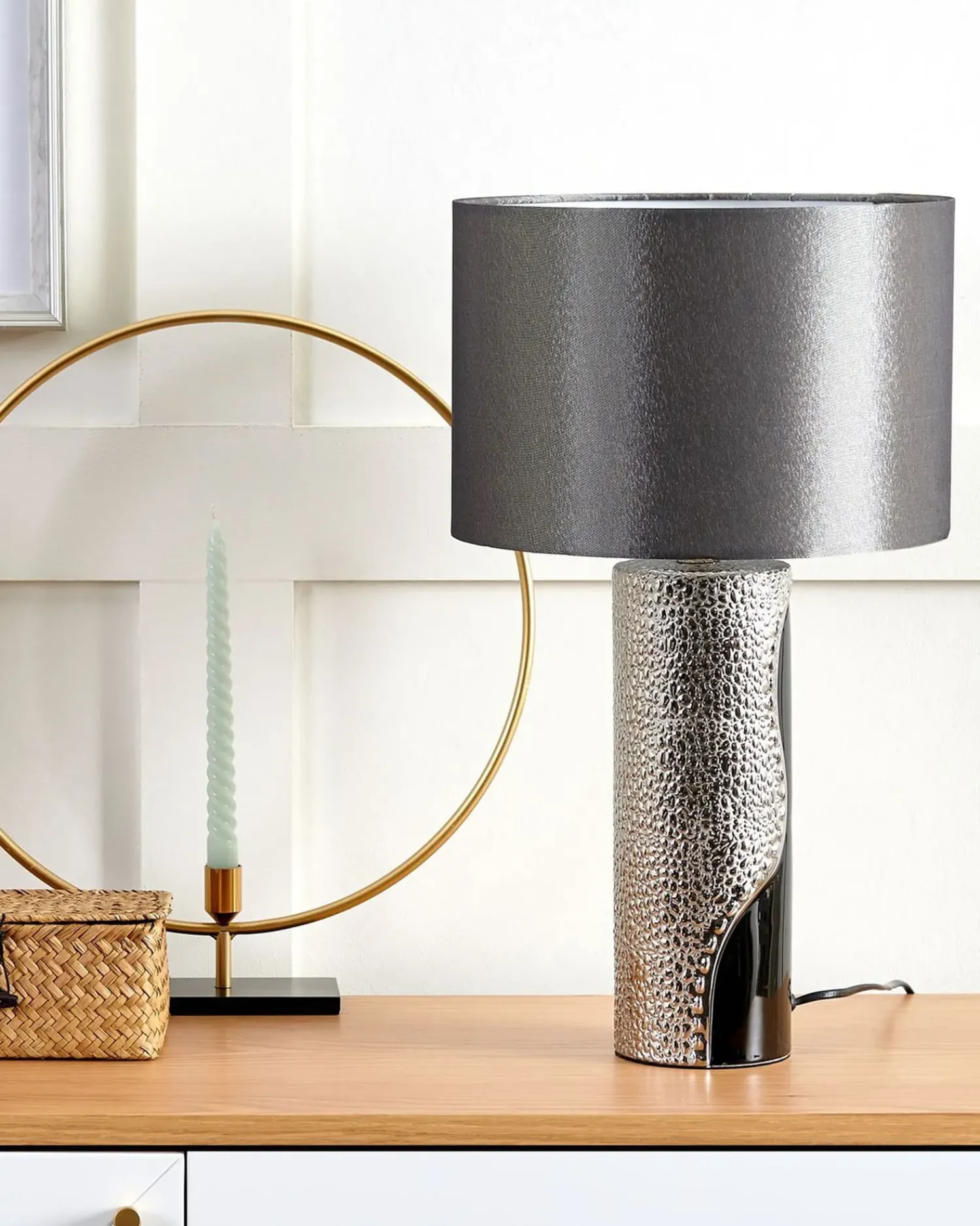 Outlet Beliani Lampada da tavolo AIKEN Porcellana Nero Argento Nero