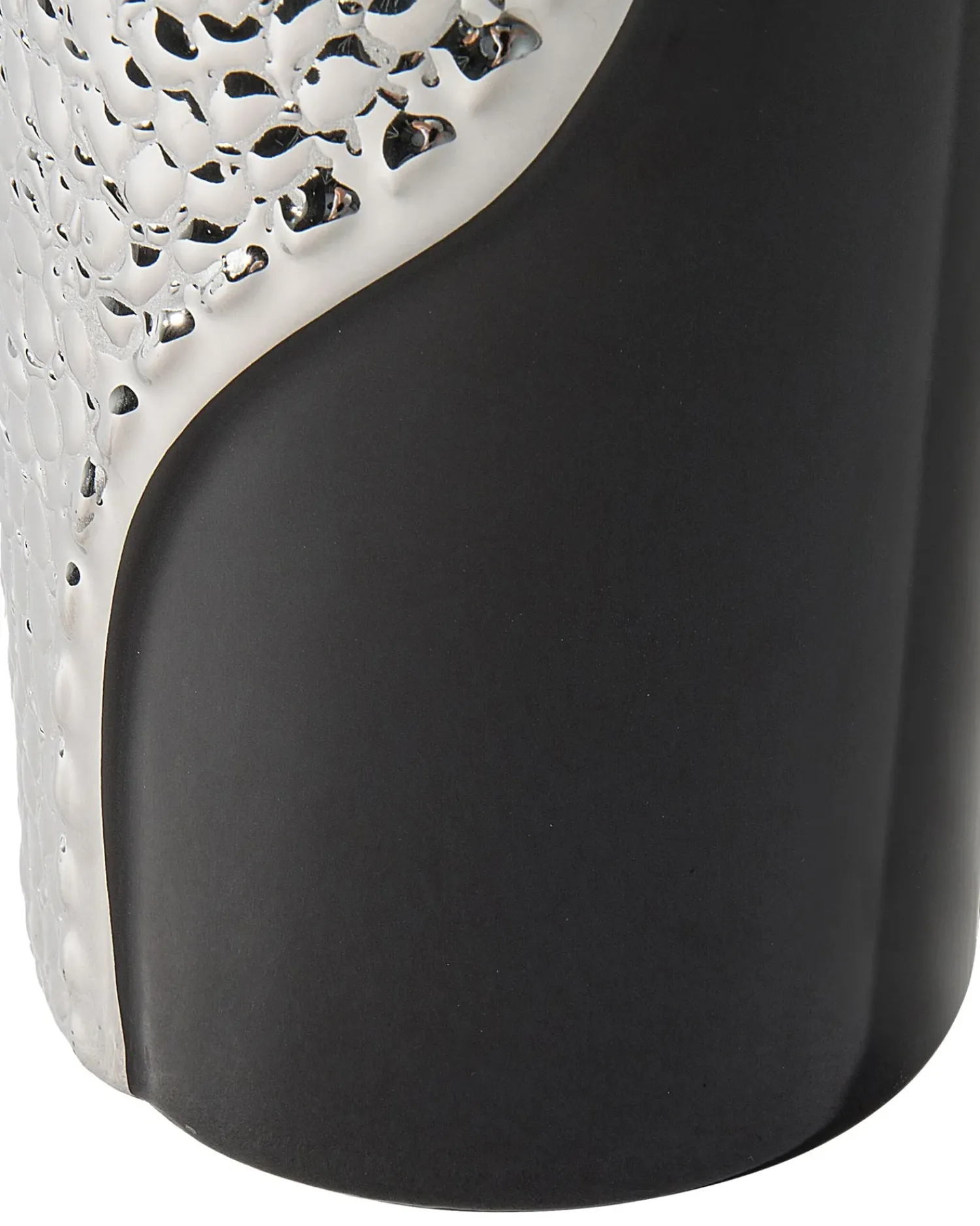 Outlet Beliani Lampada da tavolo AIKEN Porcellana Nero Argento Nero