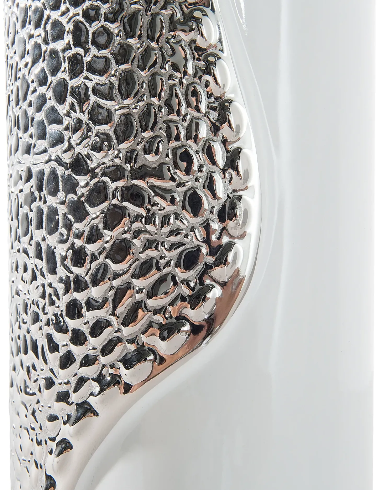 Outlet Beliani Lampada da tavolo AIKEN Porcellana Bianco Argento Bianco