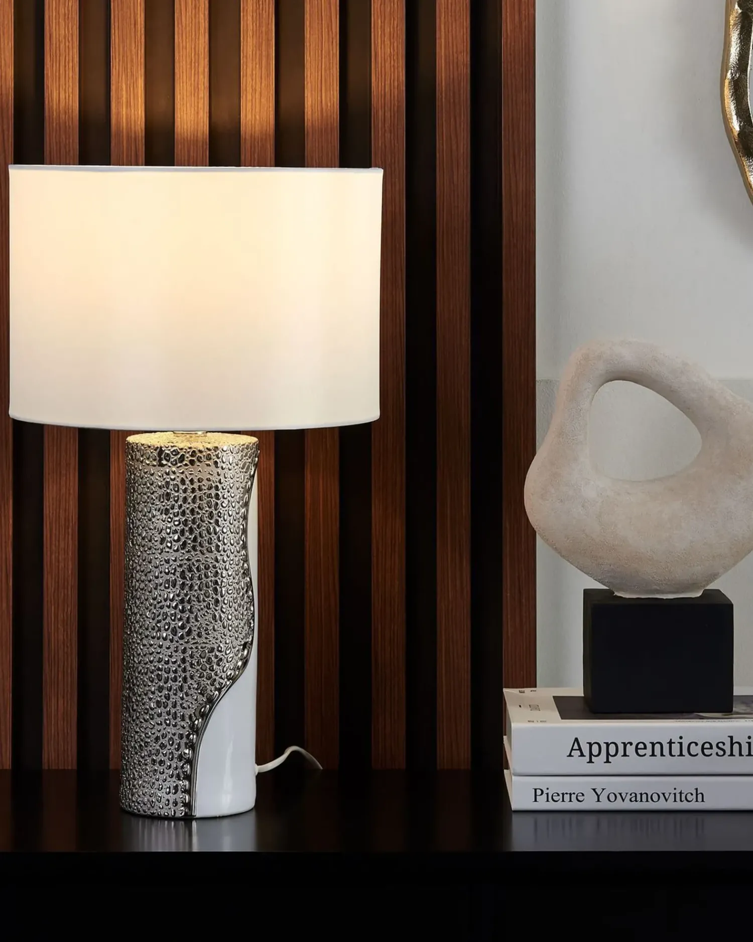 Outlet Beliani Lampada da tavolo AIKEN Porcellana Bianco Argento Bianco