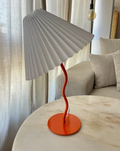 Sale Beliani Lampada da tavolo ALWERO Metallo Arancione Bianco Arancione