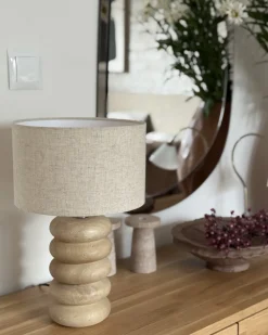 Beliani Lampada da tavolo BETWA Legno di mango Marrone chiaro Beige Marrone