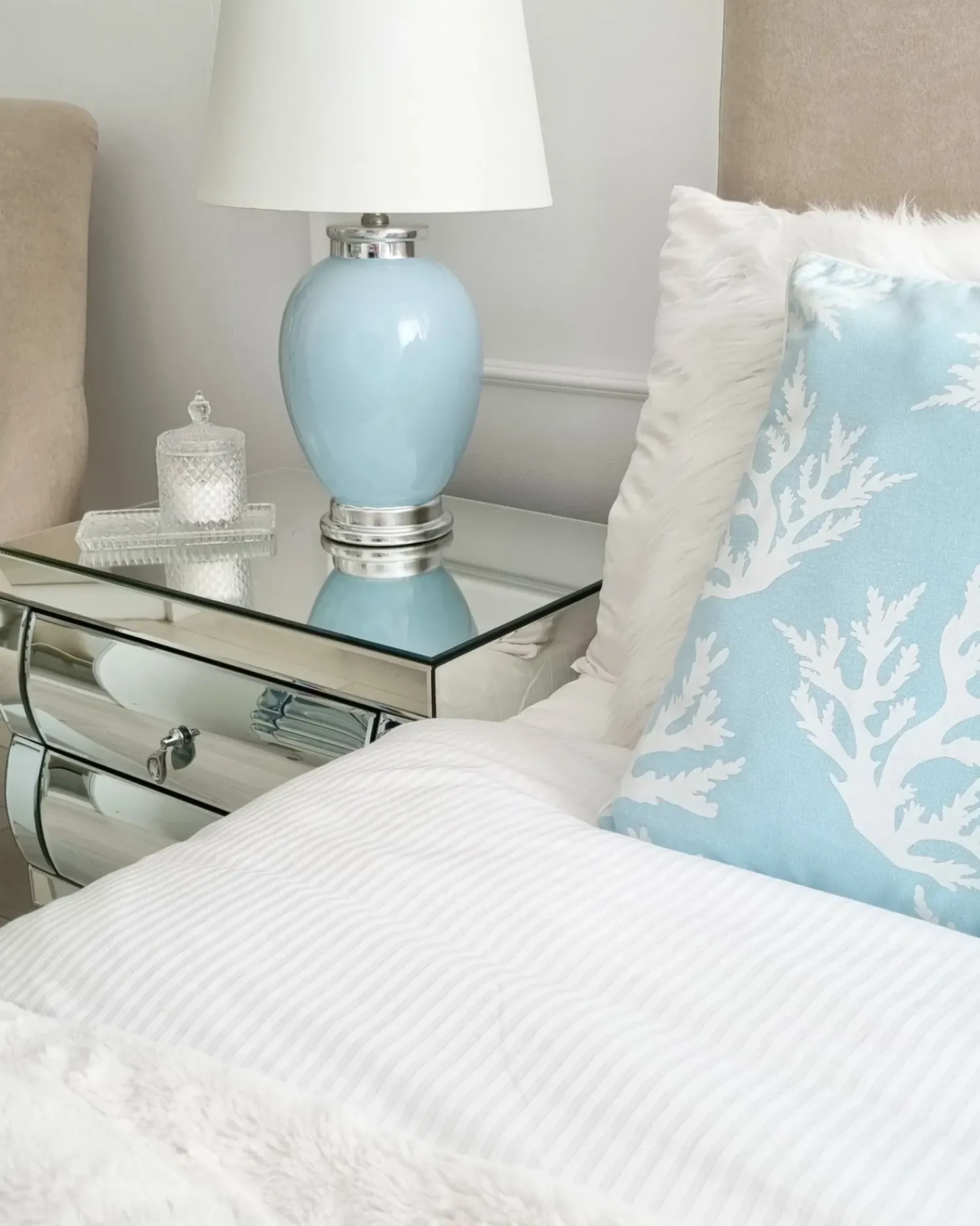 Sale Beliani Lampada da tavolo BRENTA Ceramica Azzurro Bianco Blu