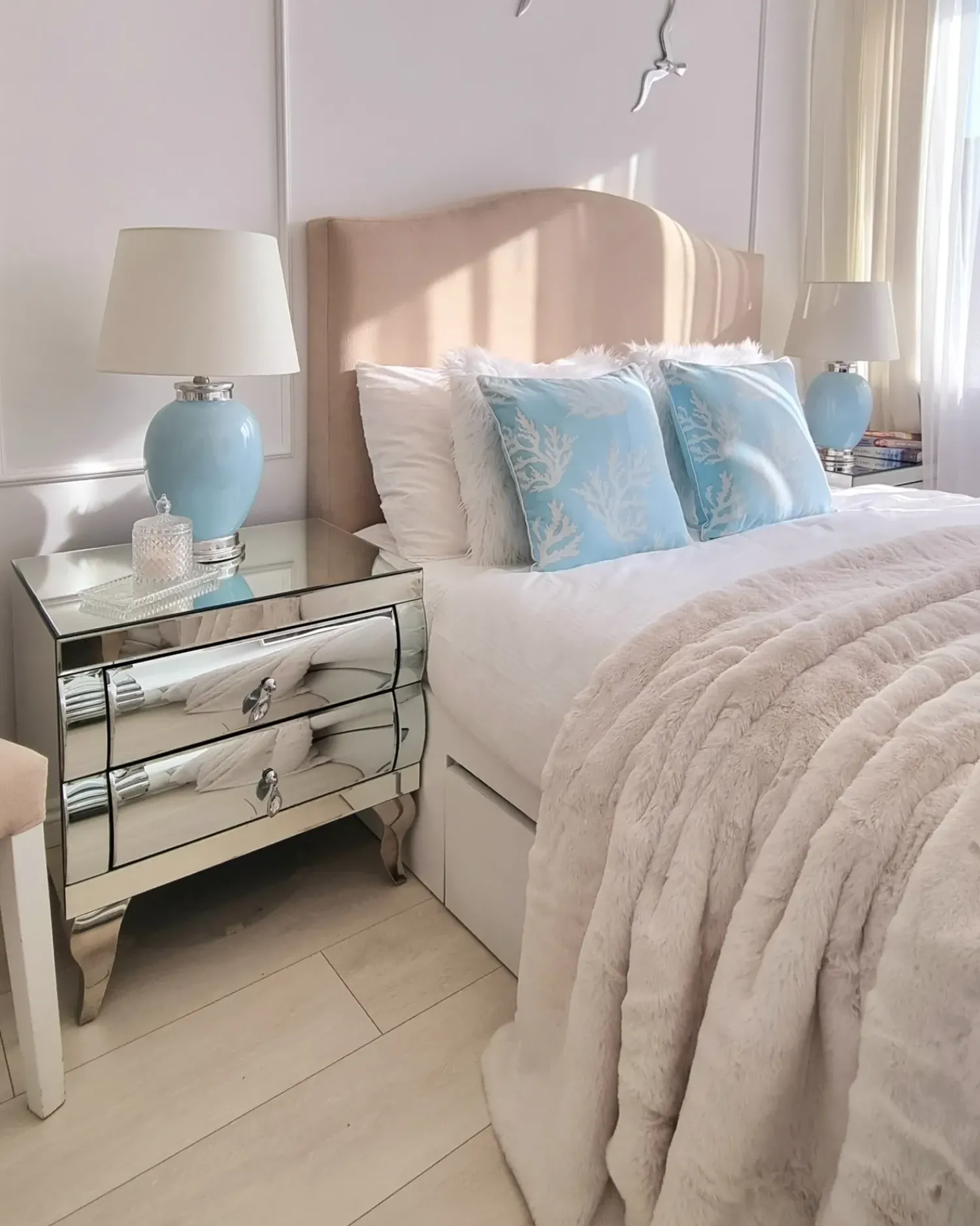 Sale Beliani Lampada da tavolo BRENTA Ceramica Azzurro Bianco Blu