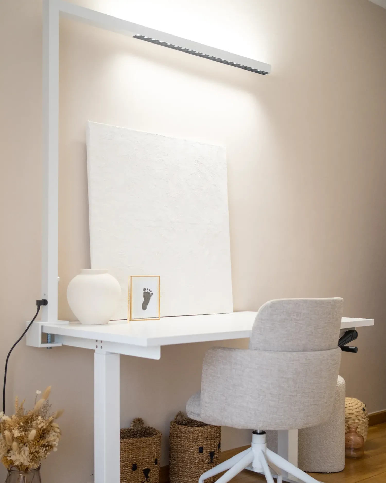 New Beliani Lampada da tavolo con morsetto a LED VOLANS con dimmer Metallo Bianco