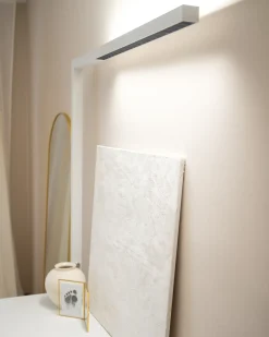New Beliani Lampada da tavolo con morsetto a LED VOLANS con dimmer Metallo Bianco