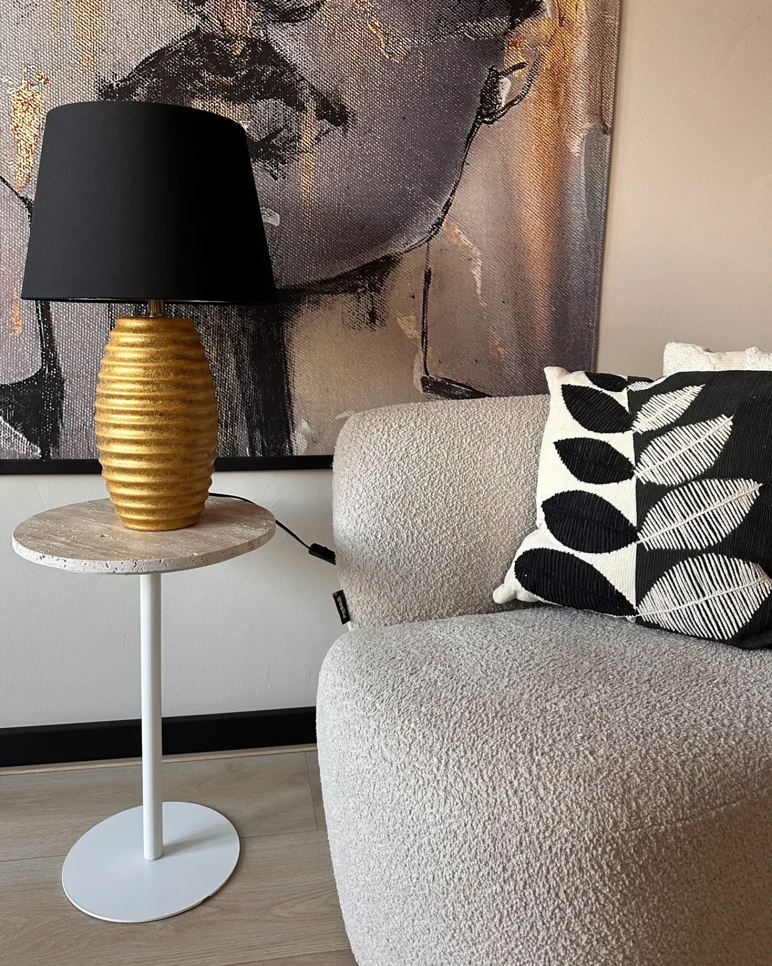 New Beliani Lampada da tavolo EBRO Porcellana Oro Nero Oro