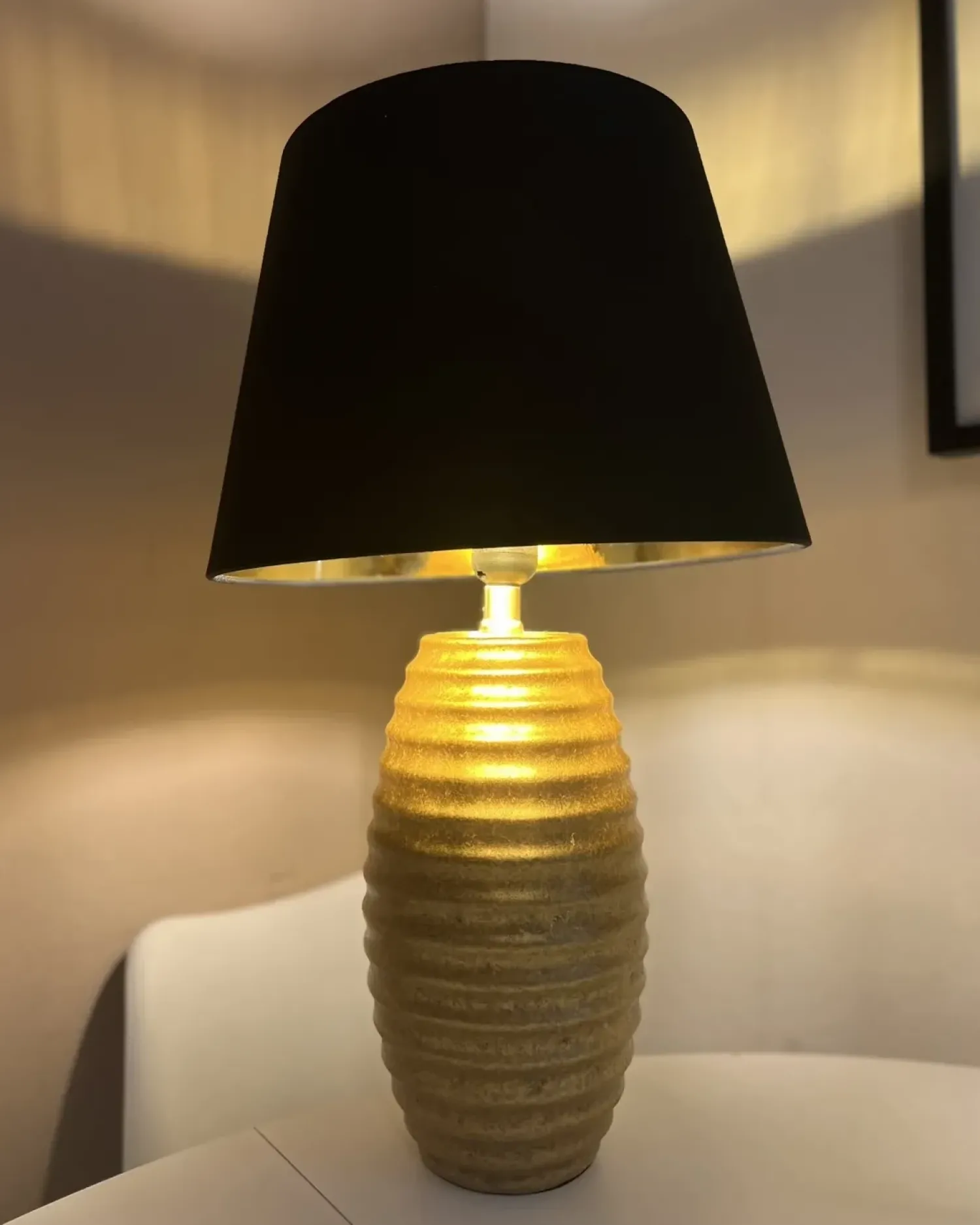 New Beliani Lampada da tavolo EBRO Porcellana Oro Nero Oro