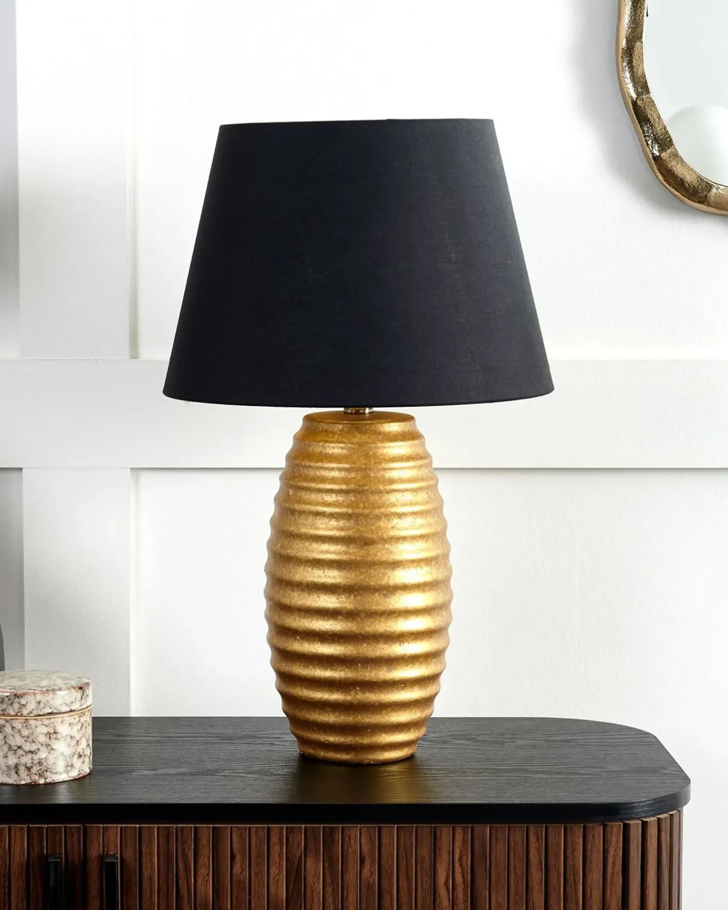 New Beliani Lampada da tavolo EBRO Porcellana Oro Nero Oro