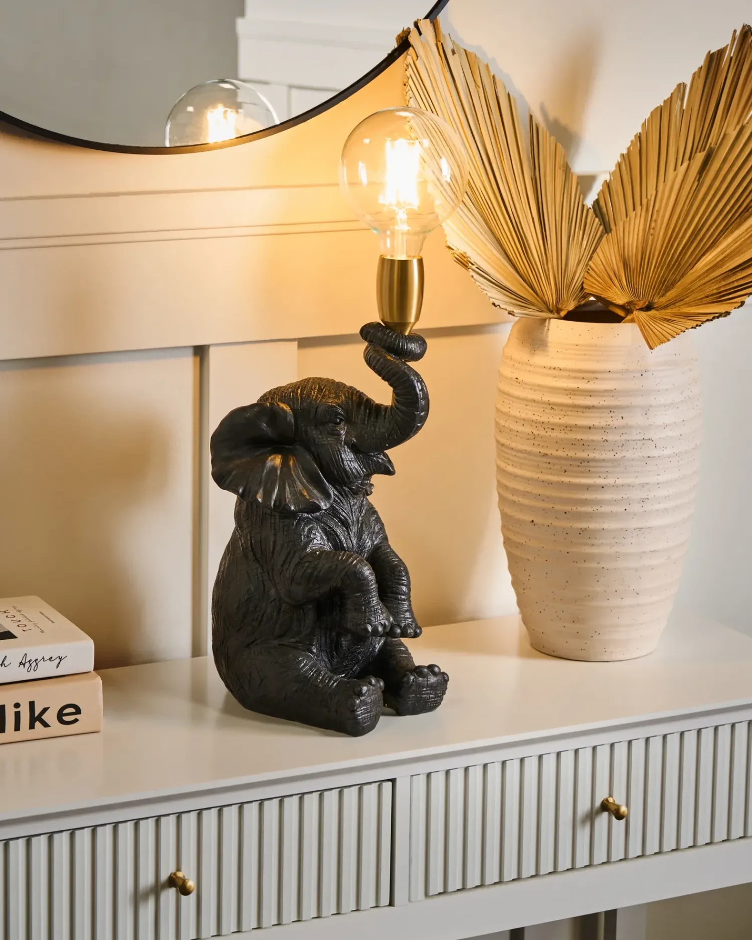 Beliani Lampada da tavolo Elefante FORTUNA Nero Nero Ottone