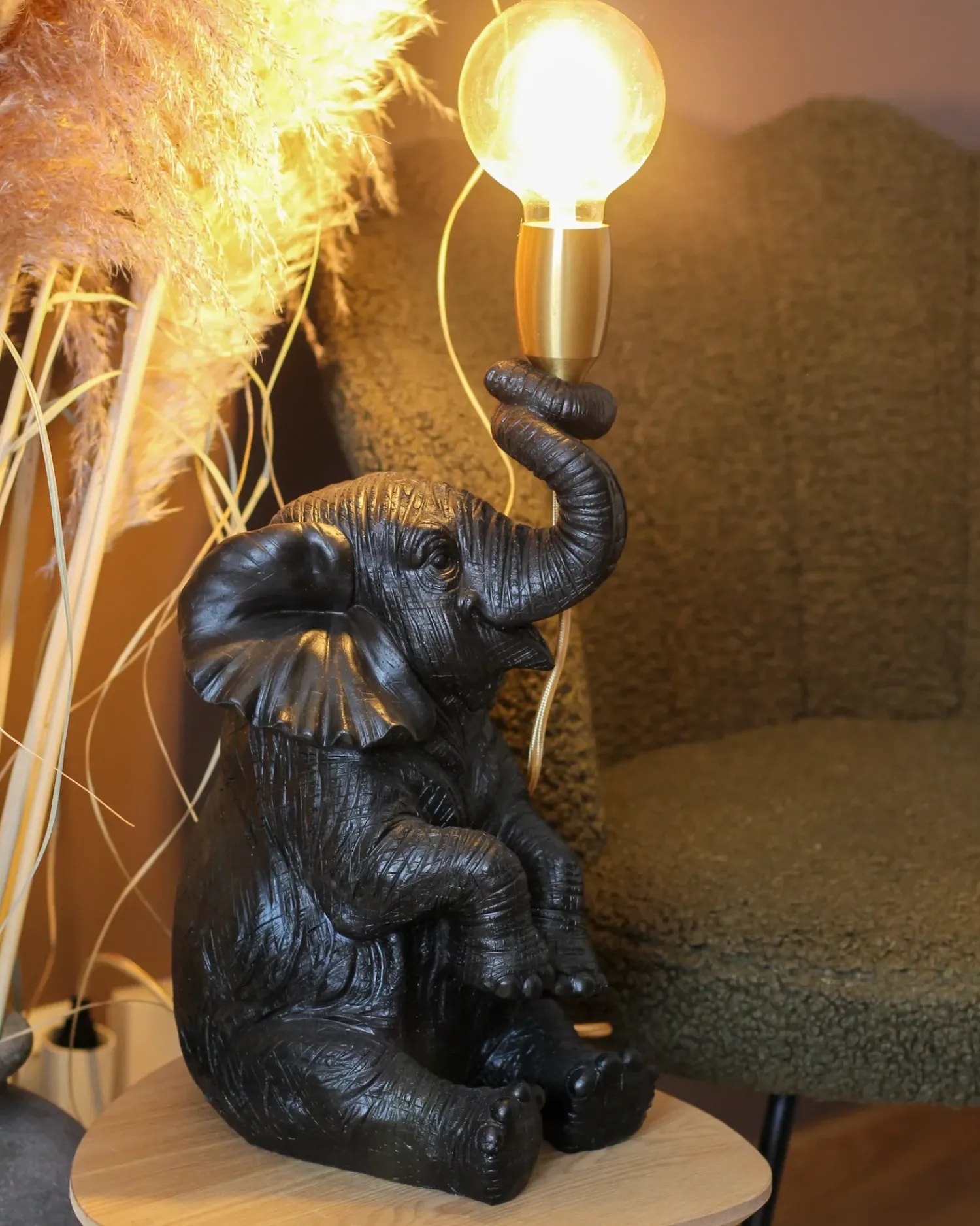 Beliani Lampada da tavolo Elefante FORTUNA Nero Nero Ottone