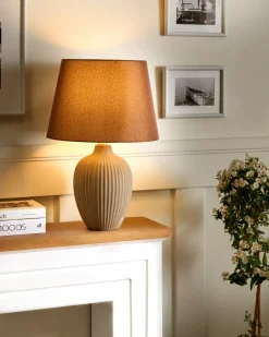 Discount Beliani Lampada da tavolo FERGUS Ceramica Marrone