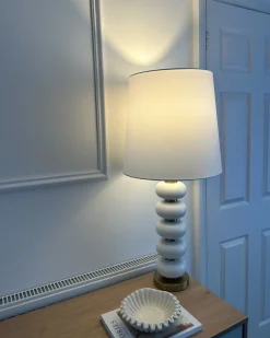 Discount Beliani Lampada da tavolo FRIO Metallo Bianco Bianco Oro