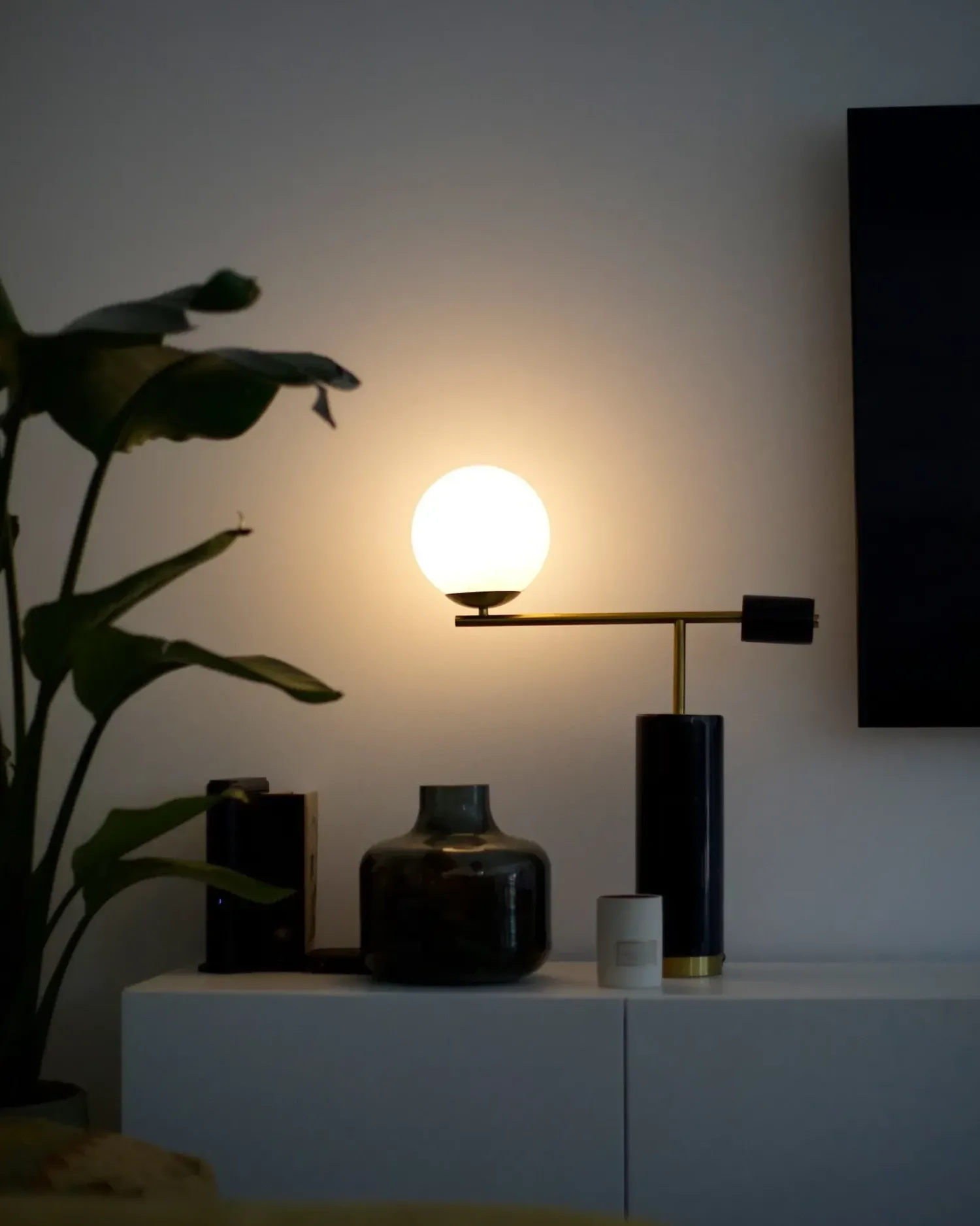 Best Beliani Lampada da tavolo HONDO Pietra Nero Nero Oro