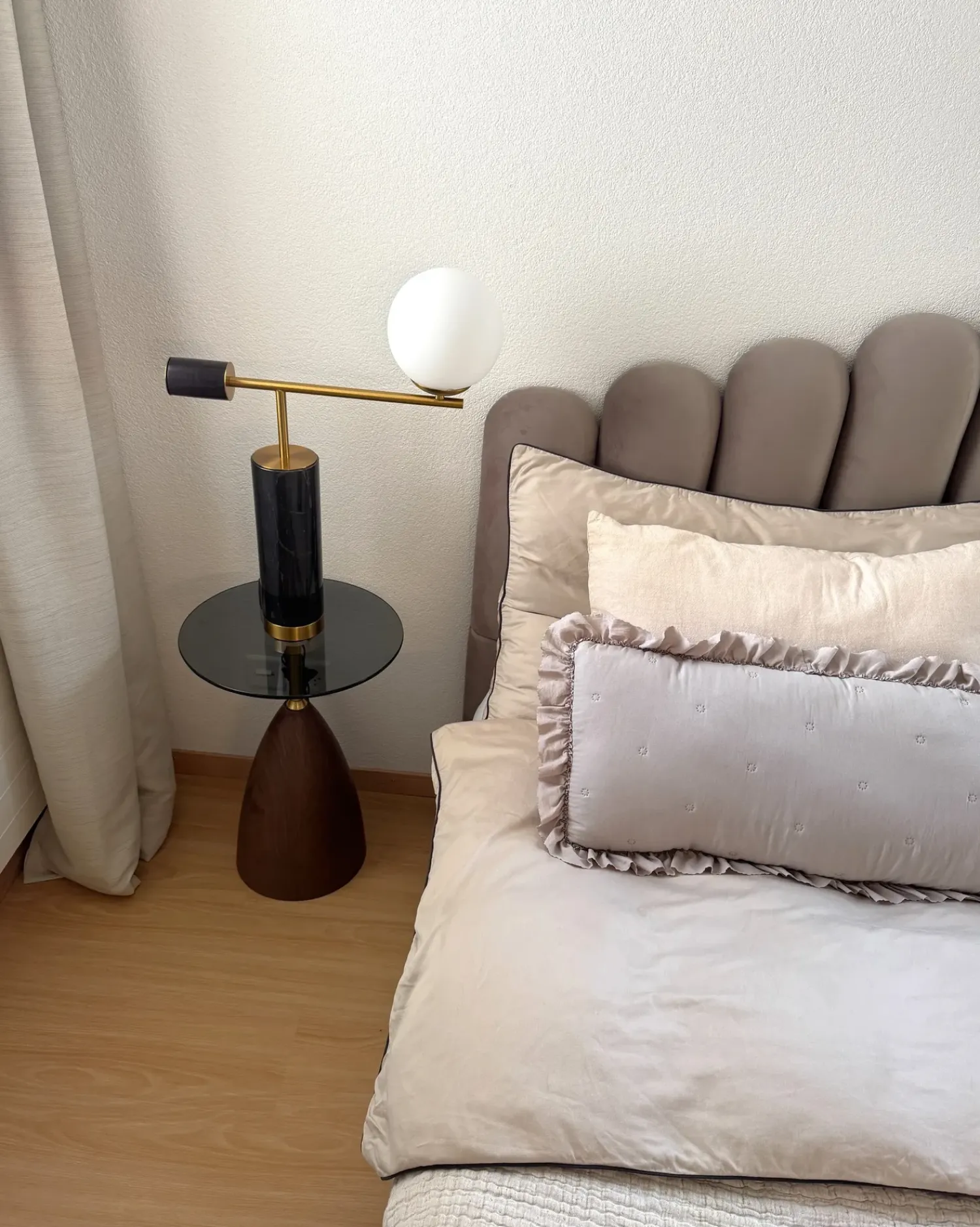 Best Beliani Lampada da tavolo HONDO Pietra Nero Nero Oro
