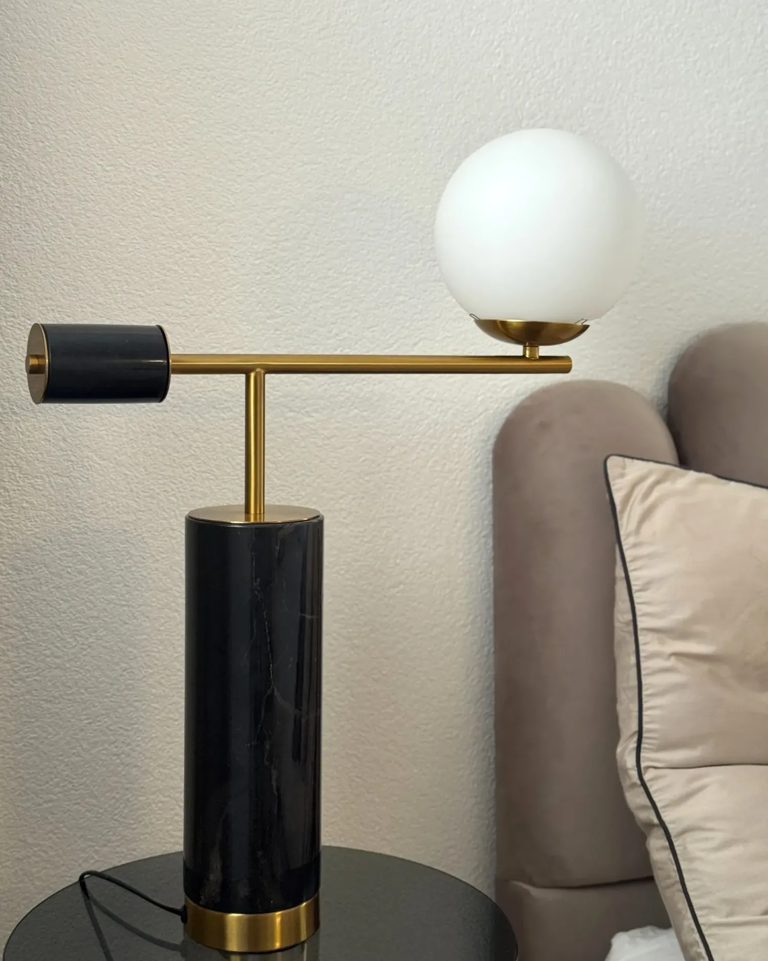 Best Beliani Lampada da tavolo HONDO Pietra Nero Nero Oro