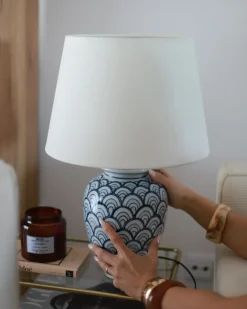 Sale Beliani Lampada da tavolo JAUCA Porcellana Bianco/Blu Bianco Blu