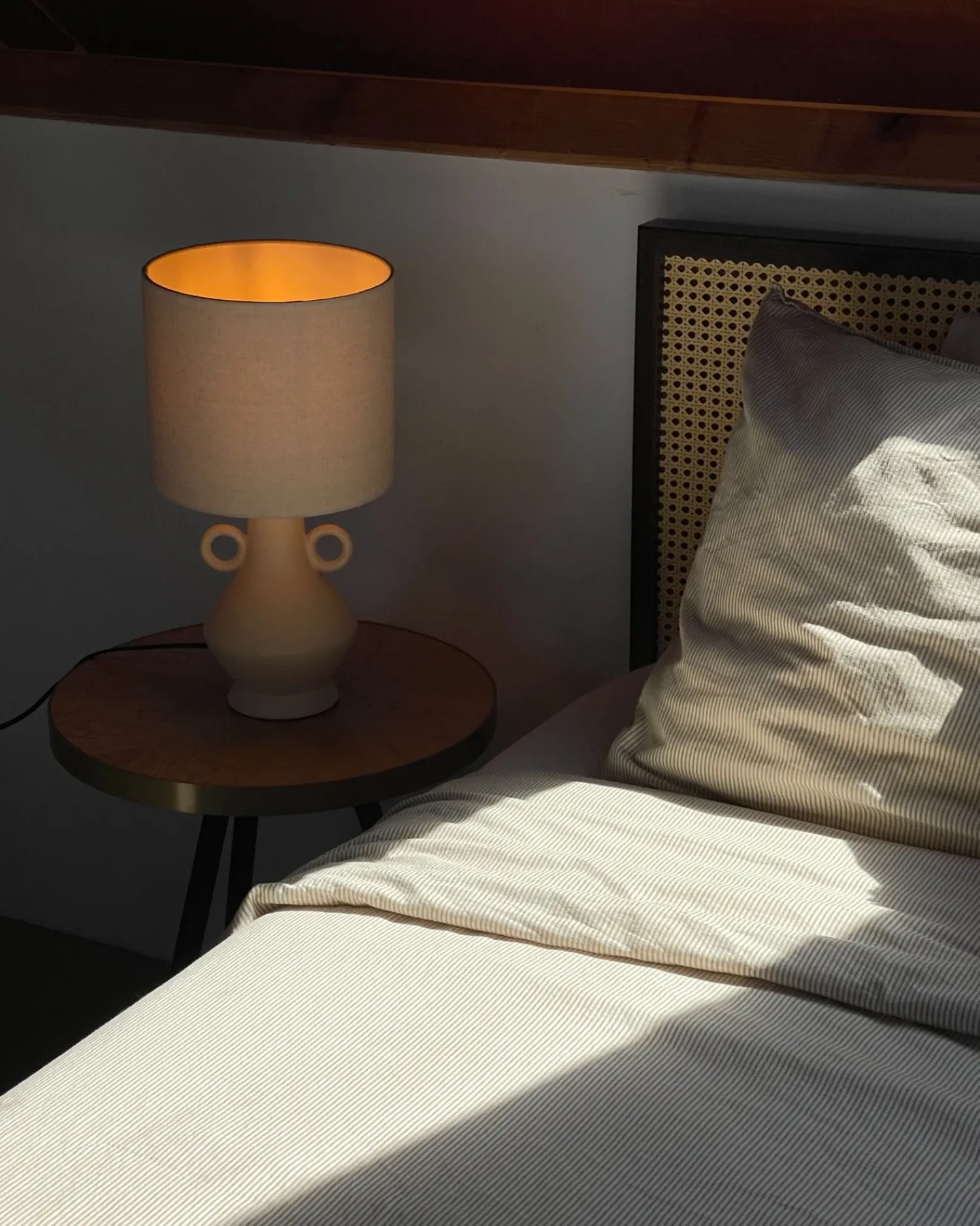 Sale Beliani Lampada da tavolo KERULEN Ceramica Beige