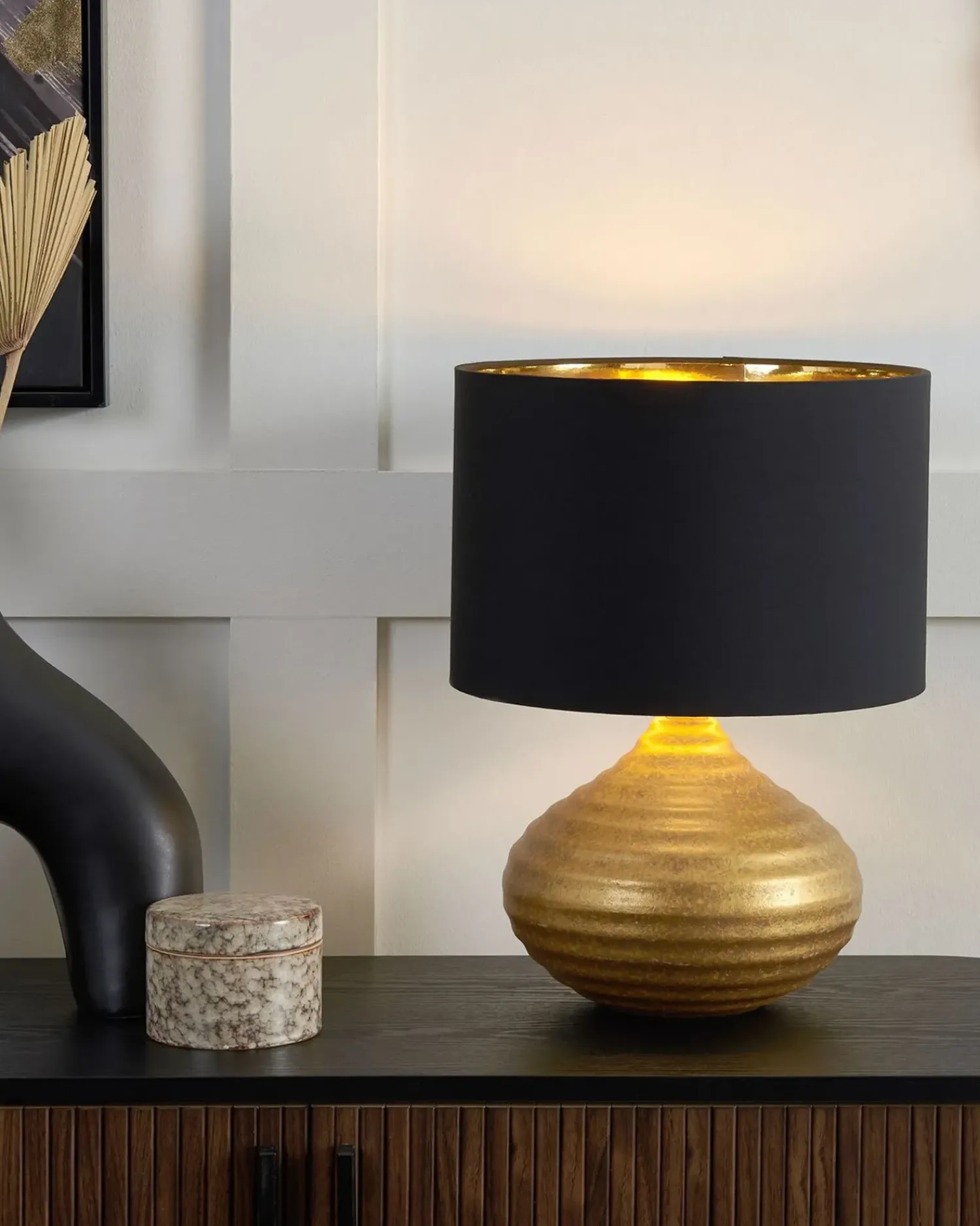 New Beliani Lampada da tavolo KUBAN Ceramica Oro Oro Nero