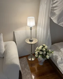 Sale Beliani Lampada da tavolo KUBENA Metallo Bianco Argento Bianco