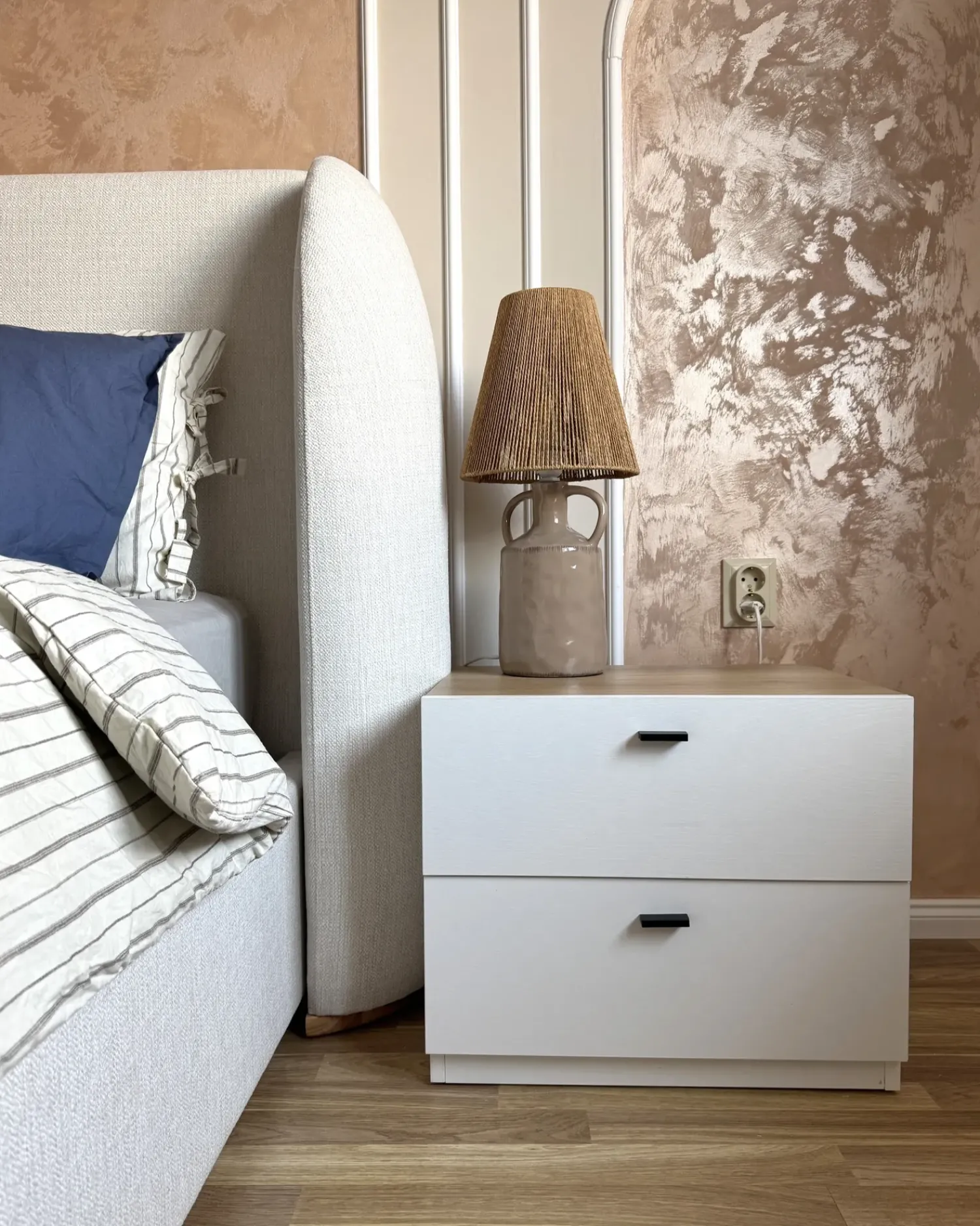 Beliani Lampada da tavolo LARISSOS Ceramica Tortora Beige