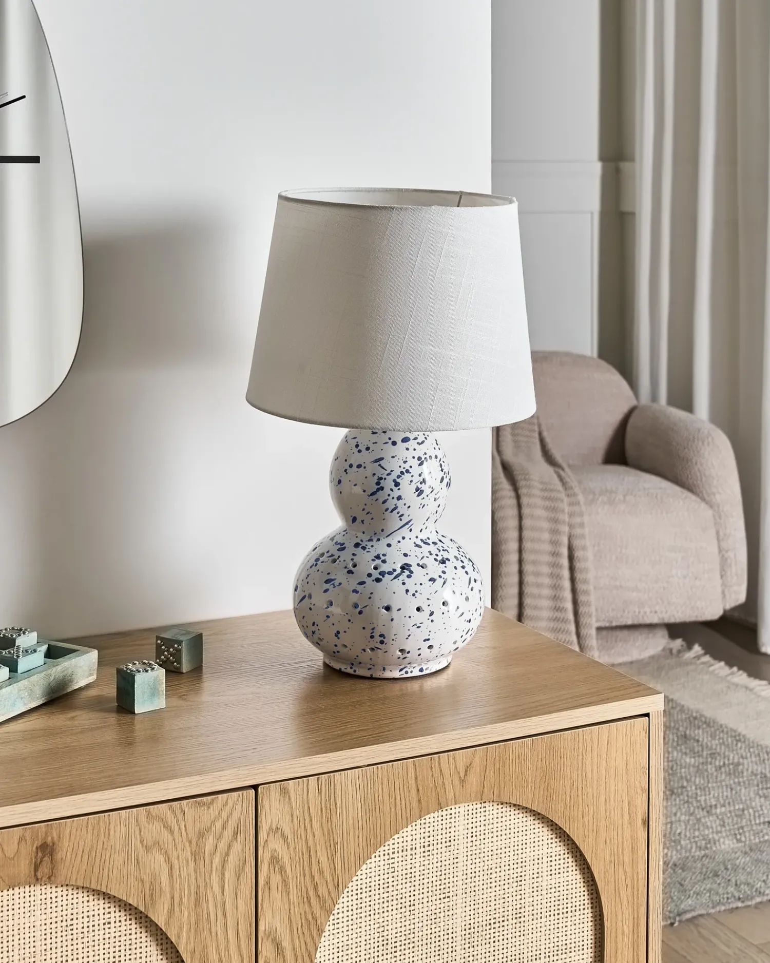 Sale Beliani Lampada da tavolo MACAL Ceramica Bianco/Blu Bianco Blu
