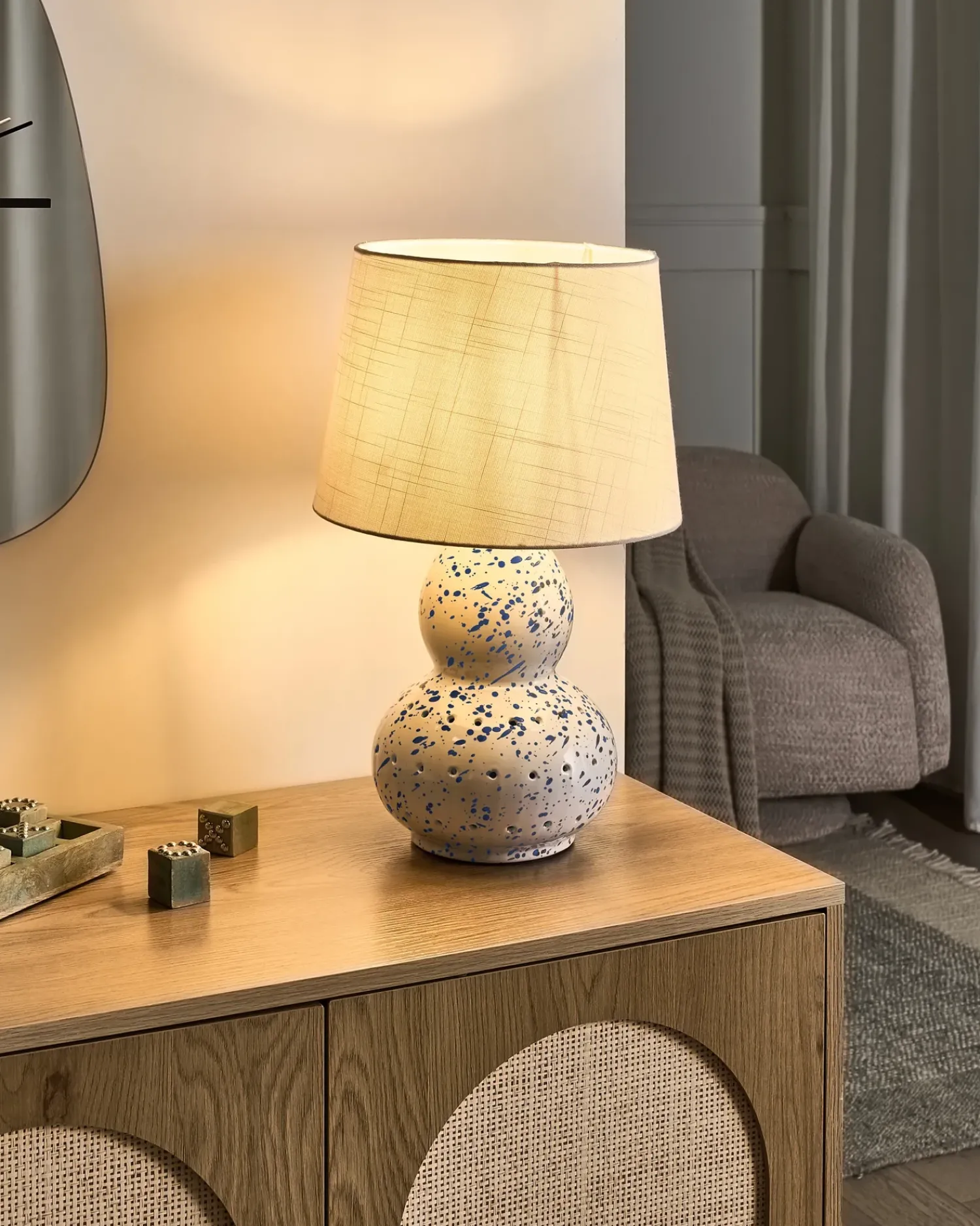 Sale Beliani Lampada da tavolo MACAL Ceramica Bianco/Blu Bianco Blu