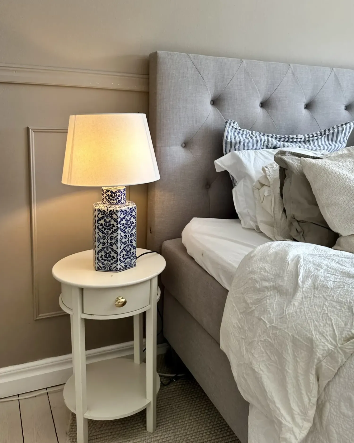 Online Beliani Lampada da tavolo MARCELIN Porcellana Bianco/Blu Bianco Blu