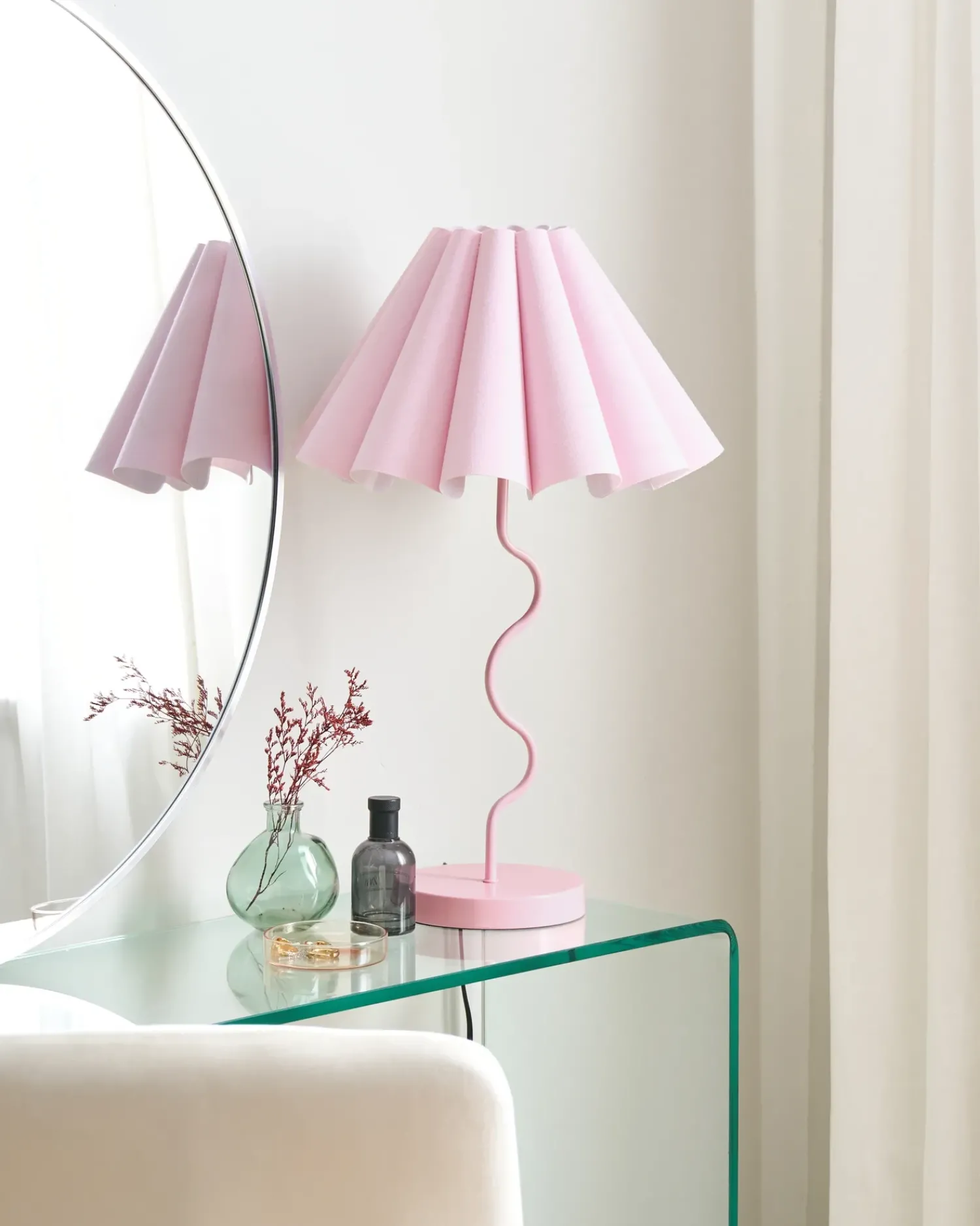 Beliani Lampada da tavolo MASUMU Rosa