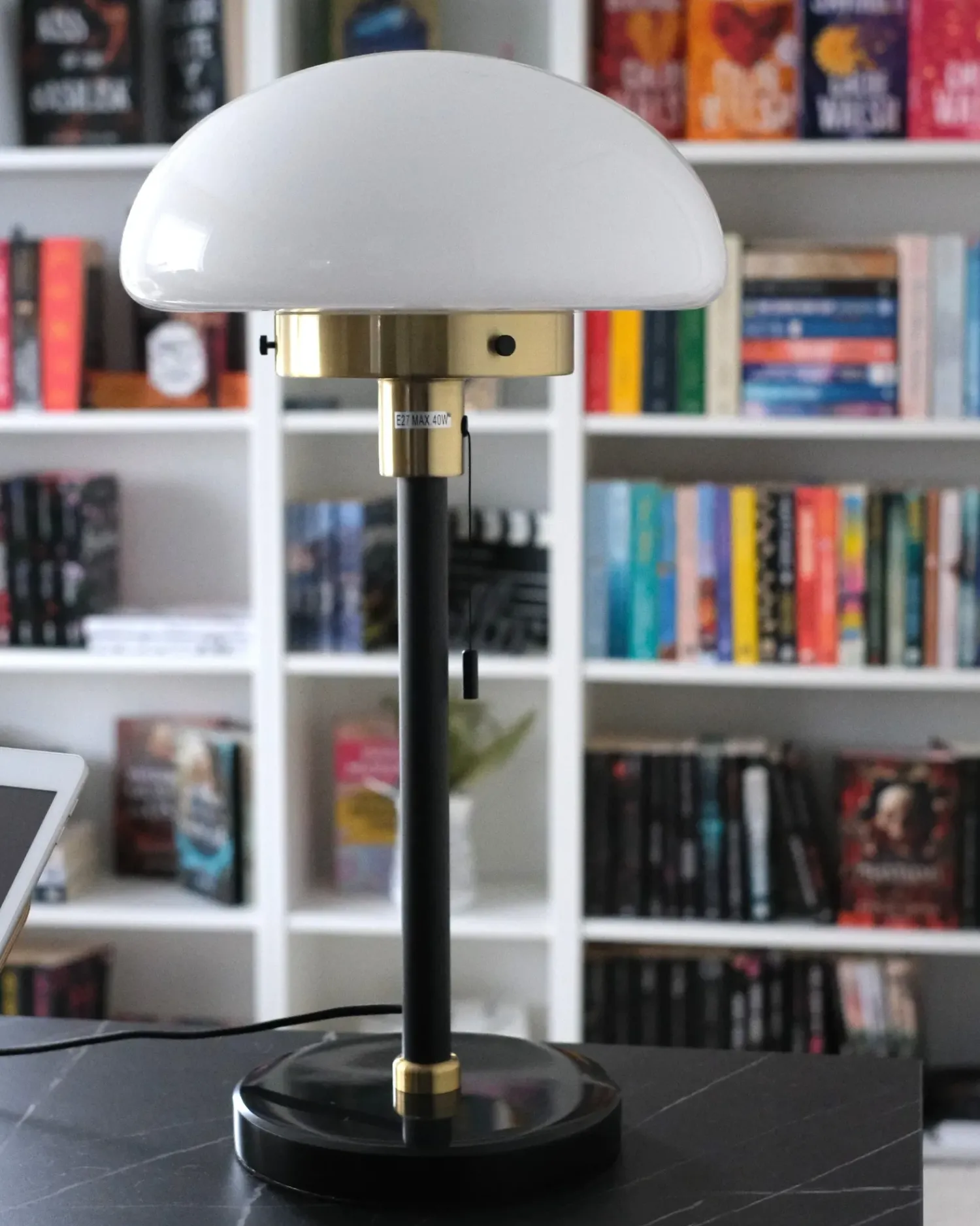 Best Beliani Lampada da tavolo MINIJA Metallo Nero Bianco Oro Nero