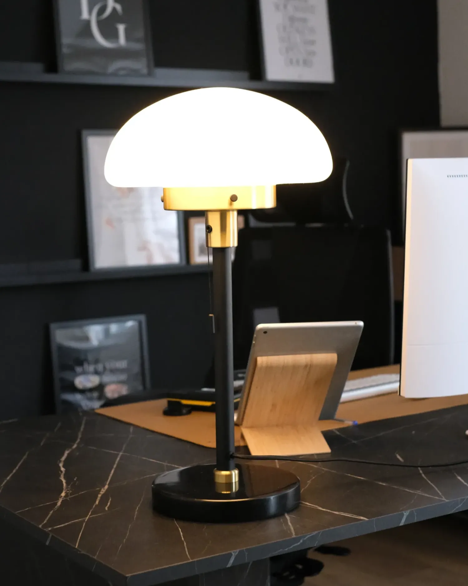 Best Beliani Lampada da tavolo MINIJA Metallo Nero Bianco Oro Nero